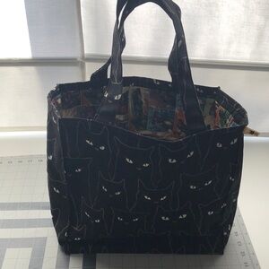Tote bag with inner compartments for tumblers and small items